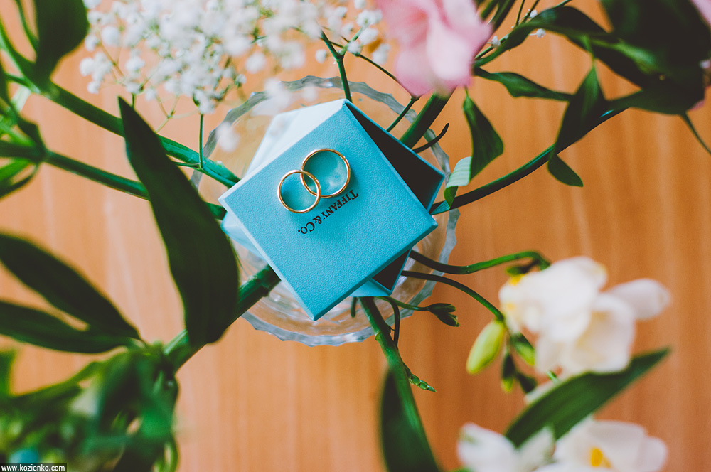 Последние приготовления. Кольца Tiffany в классической коробке.